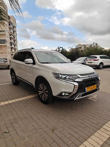 מיצובישי אאוטלנדר