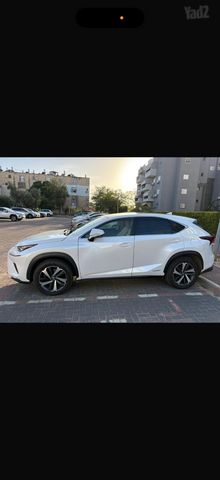 NX High Premium 300h היברידי אוט׳ 2.5 (155 כ״ס)