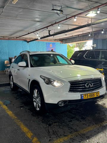 אינפיניטי QX70