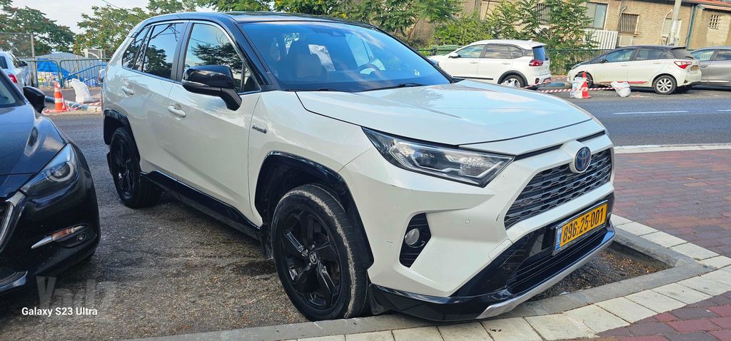 טויוטה RAV4