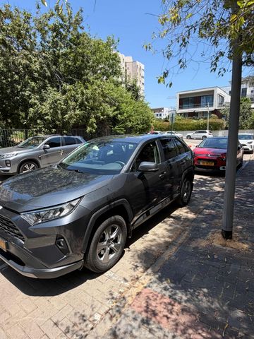 טויוטה RAV4