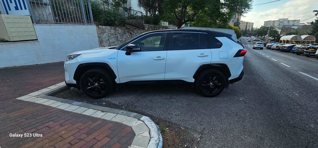 טויוטה RAV4