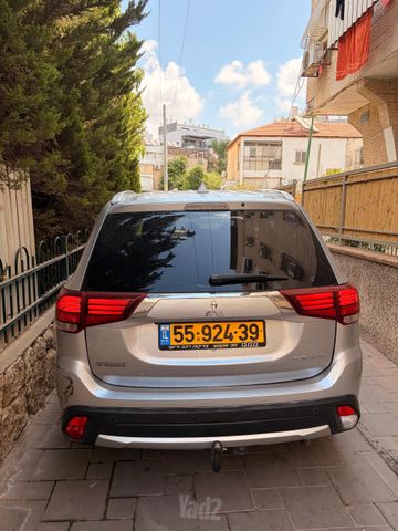 מיצובישי אאוטלנדר