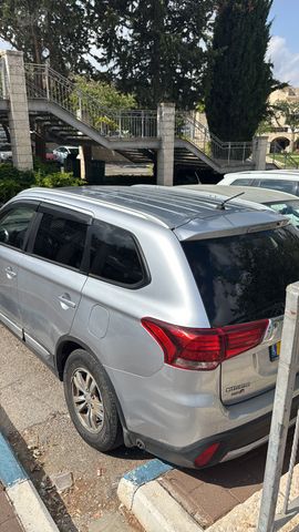מיצובישי אאוטלנדר