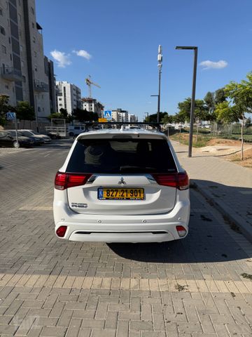 מיצובישי אאוטלנדר