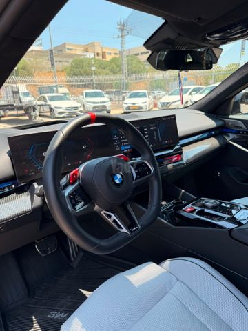 ב מ וו M5