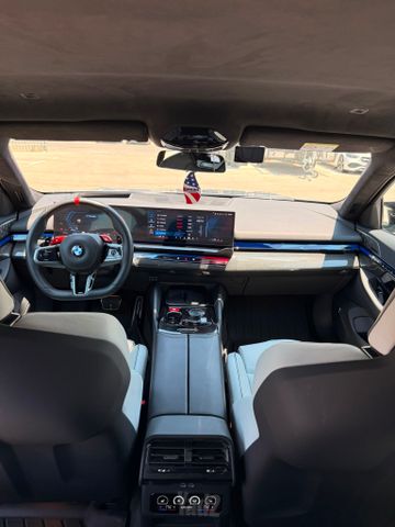 ב מ וו M5
