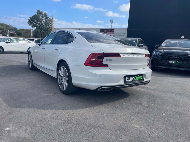 וולוו S90