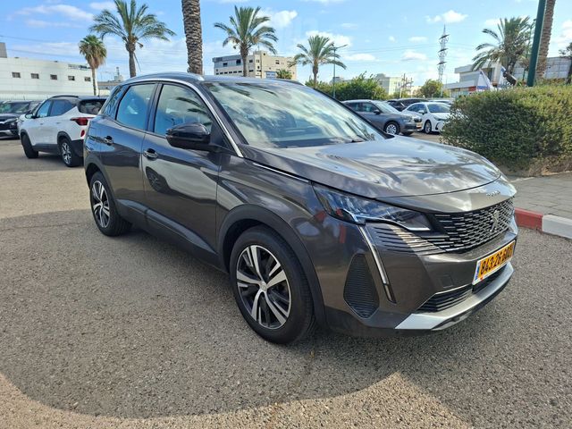 פיג'ו 3008