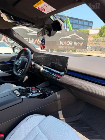 ב מ וו M5