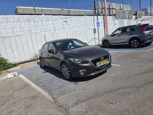 מודעת רכב מאזדה 3