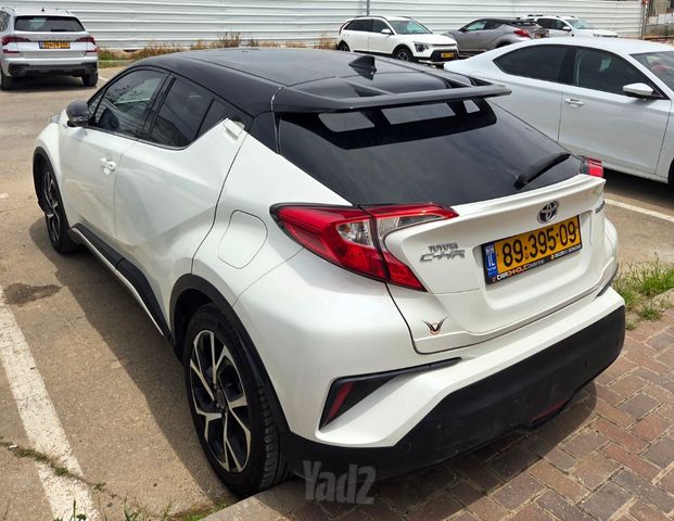 מודעת רכב טויוטה C-HR