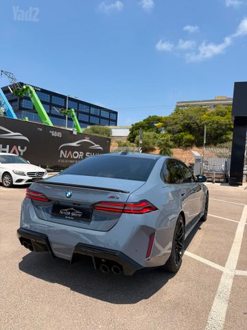 ב מ וו M5