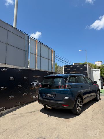פיג'ו 5008