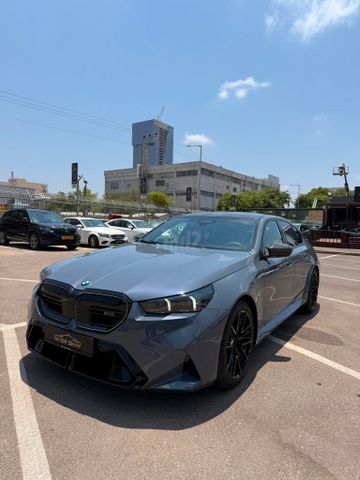 ב מ וו M5