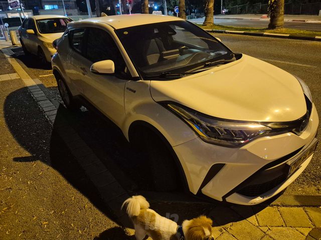 מודעת רכב טויוטה C-HR