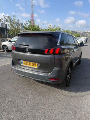 פיג'ו 5008