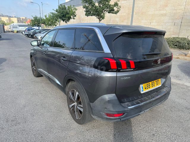 פיג'ו 5008