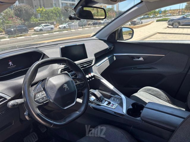 פיג'ו 3008