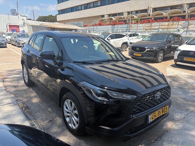 מודעת רכב טויוטה קורולה קרוס 1