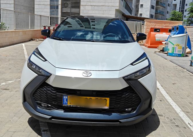 מודעת רכב טויוטה C-HR