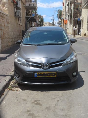 מודעת רכב טויוטה ורסו