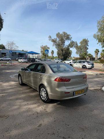 מיצובישי לנסר