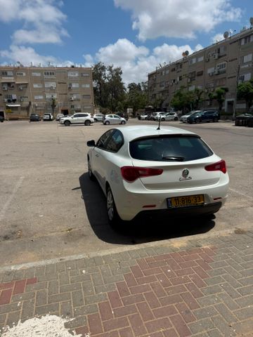 אלפא רומיאו ג'ולייטה