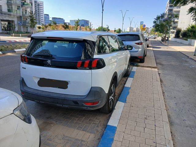 פיג'ו 5008