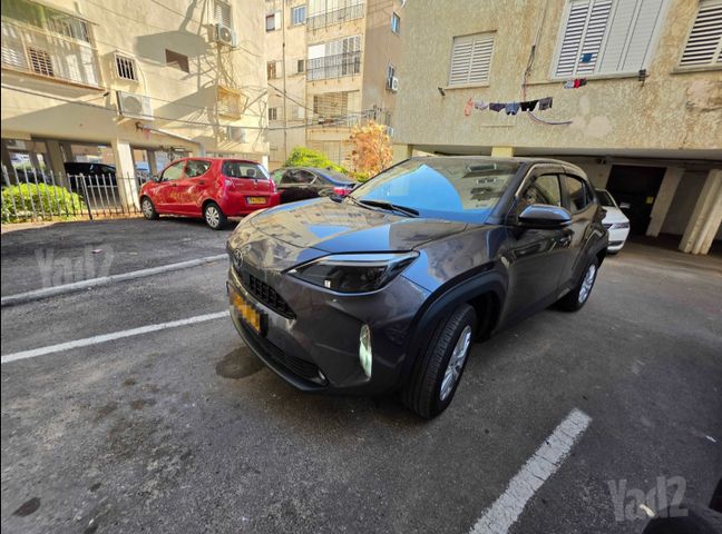 טויוטה יאריס קרוס