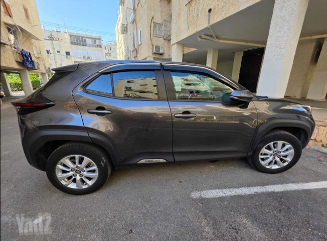יאריס קרוס Urban היברידי אוט׳ בנזין 1.5 (92 כ״ס)