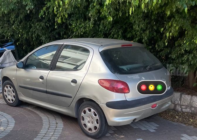 מודעת רכב פיג'ו 206