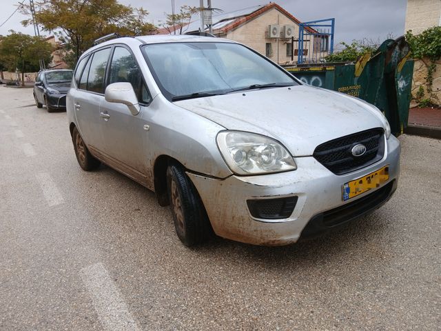 מודעת רכב קיה קארנס