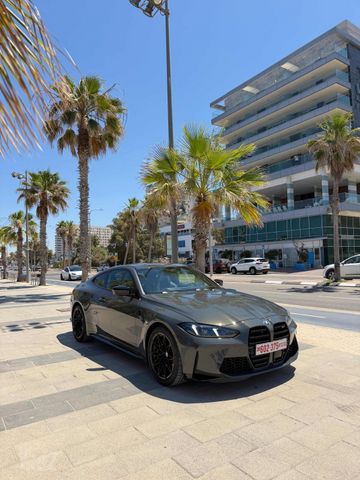 ב מ וו M4