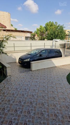 מודעת רכב מיצובישי גרנדיס