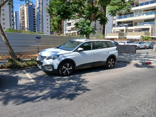 פיג'ו 5008