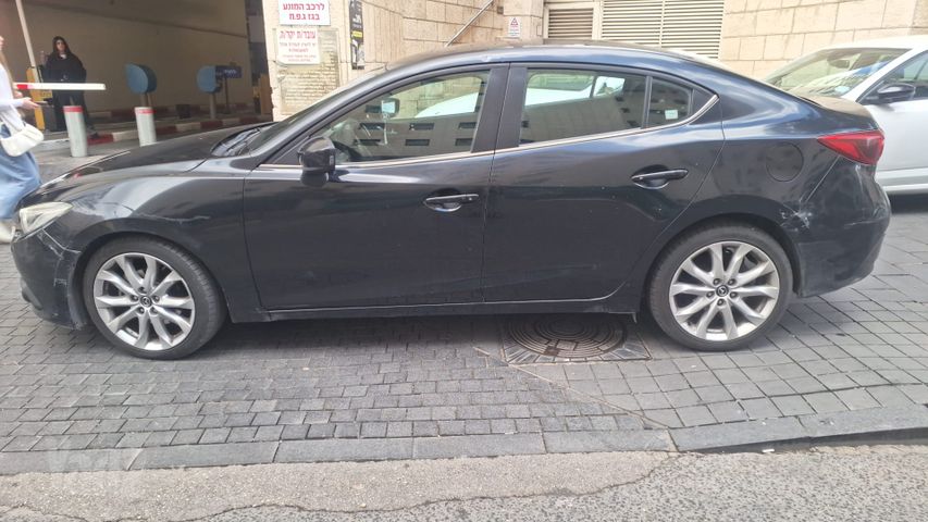 מודעת רכב מאזדה 3