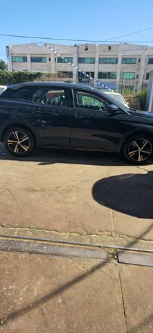 פיג'ו 3008
