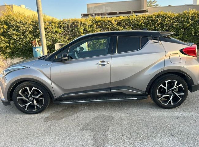 מודעת רכב טויוטה C-HR