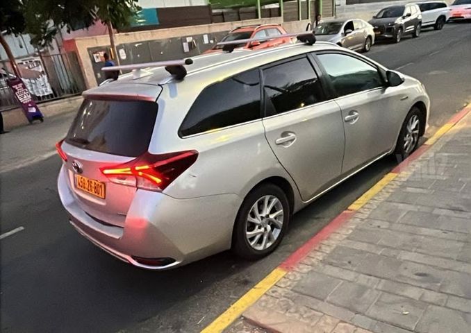 מודעת רכב טויוטה אוריס