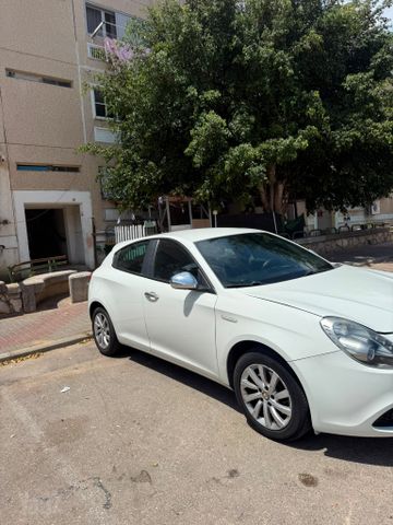 אלפא רומיאו ג'ולייטה