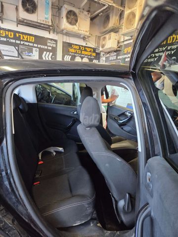 פיג'ו 208