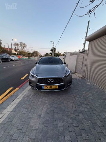 אינפיניטי Q30