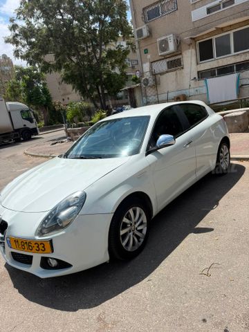 מודעת רכב אלפא רומיאו ג'ולייטה
