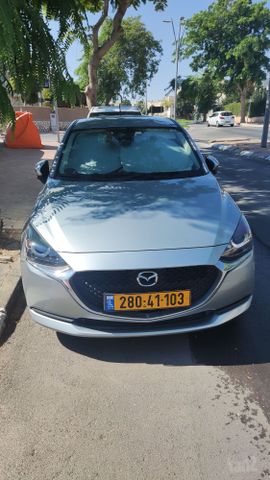 מודעת רכב מאזדה 2