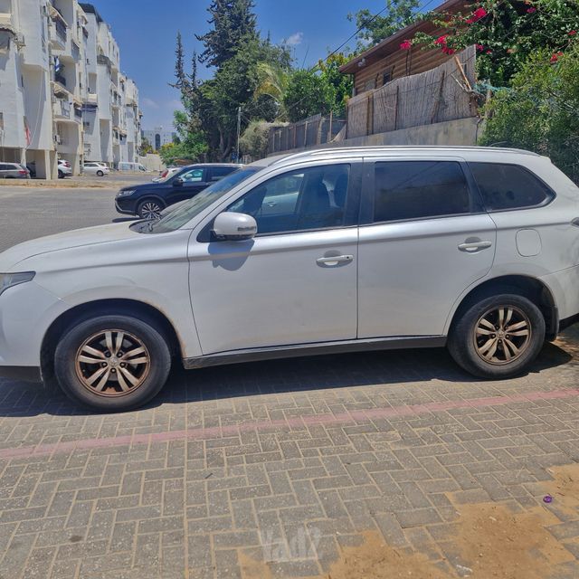 מיצובישי אאוטלנדר