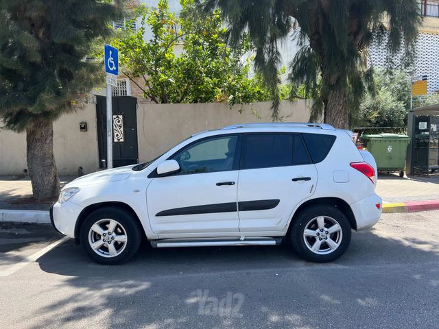 מודעת רכב טויוטה RAV4