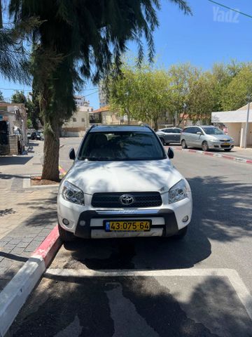 טויוטה RAV4