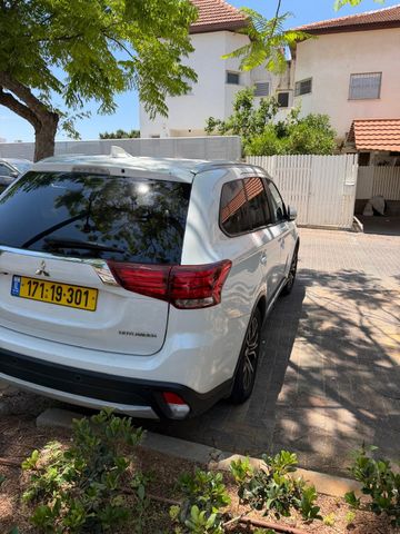 מיצובישי אאוטלנדר