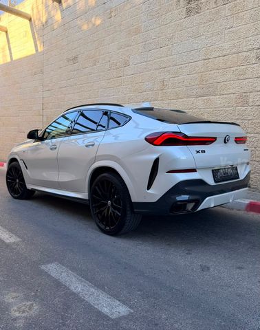 ב מ וו X6
